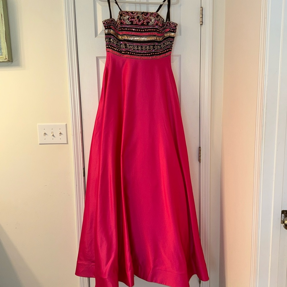 COLORS long prom / pageant dress size 8 never worn